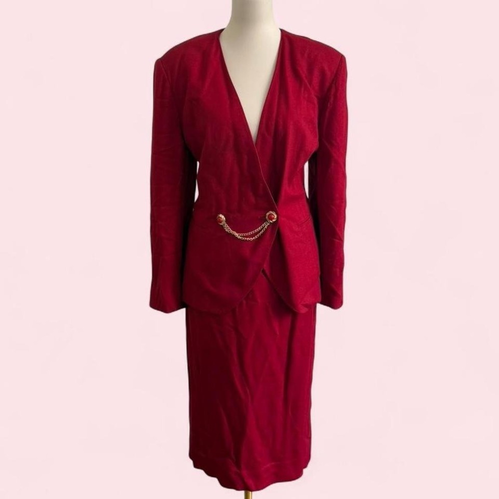 Vintage Liz Claiborne Burgundy Red Skirt Suit Gold Chain Detail Size 14